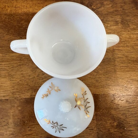 Vintage Milk Glass Lidded Sugar Bowl Gold Leaf Design Federal Heat Proof - Picture 6 of 7